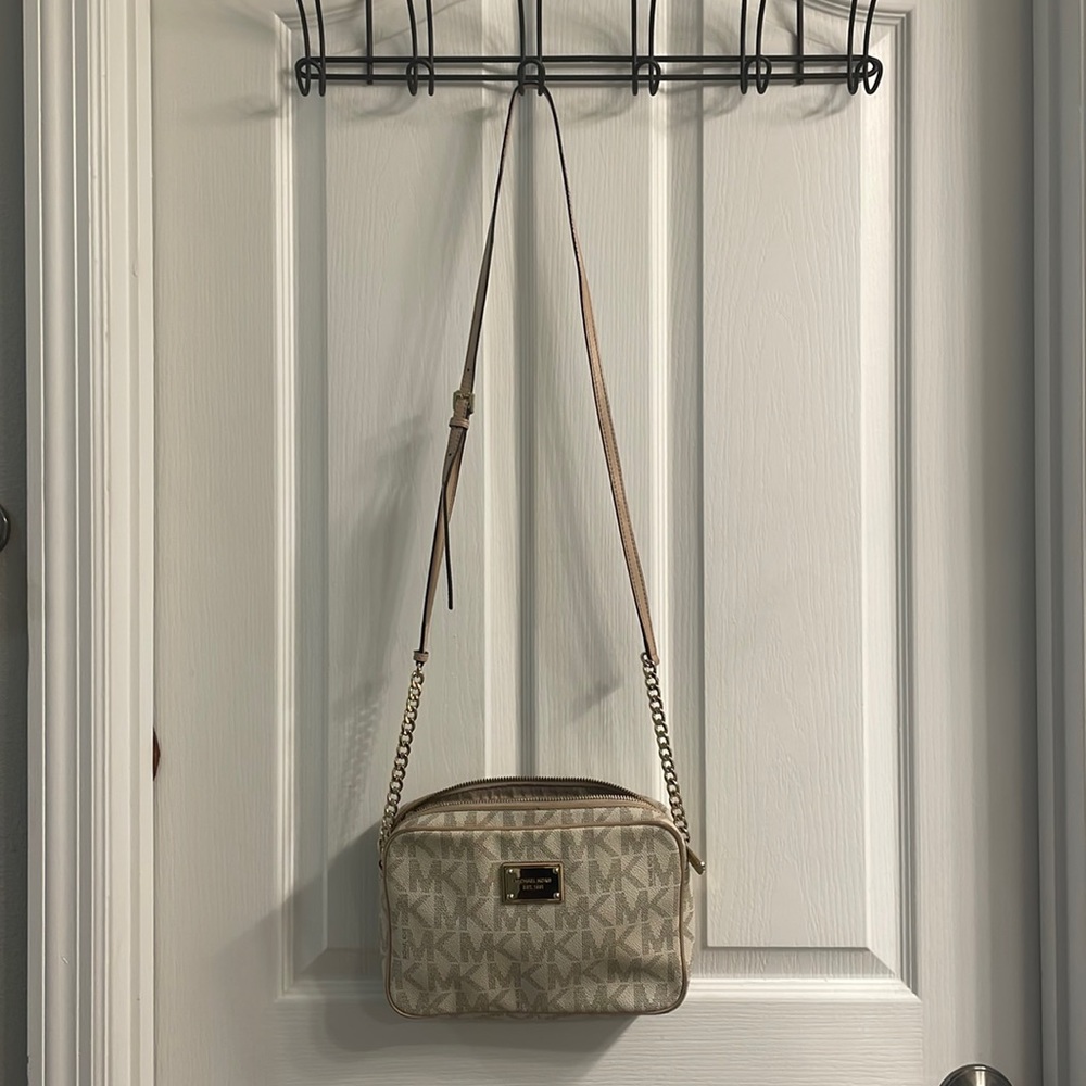 Michael Kors small purse - lightly used